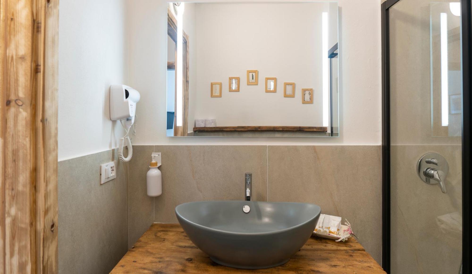 Salice Divino Hotel Lezzeno Ruang foto